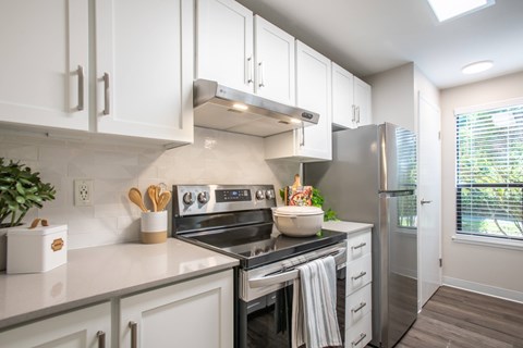 Updated Kitchen at Brackett Apartments in Edmonds, WA 98020