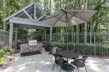 Grill and outdoor kitchen area - Photo Gallery 17