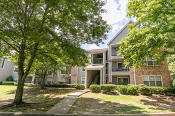 Gwinnett Pointe Exterior and Green space - Photo Gallery 19