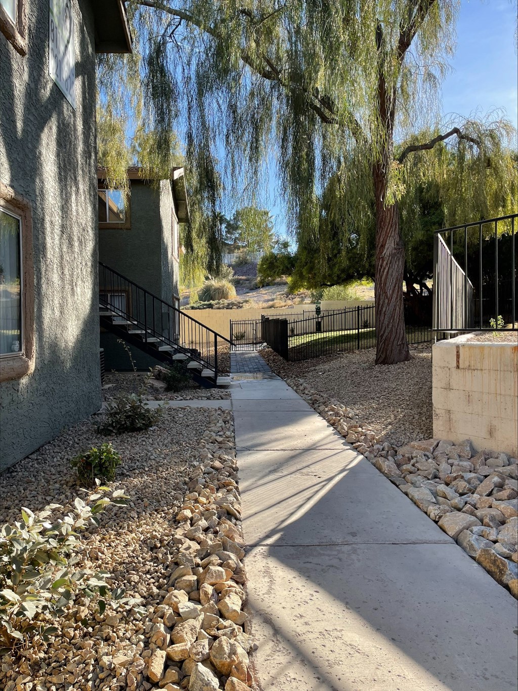 Mature landscaping at Sunset Winds in Henderson, NV