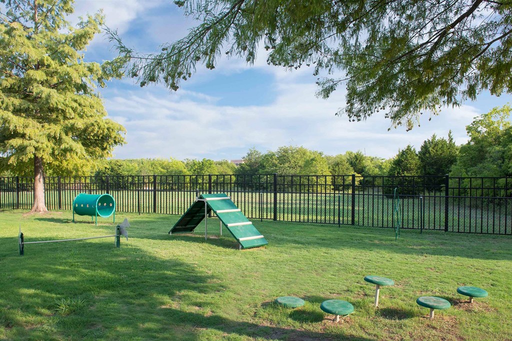 Pet Friendly Apartments to Rent Plano TX at Mission Gate, Texas