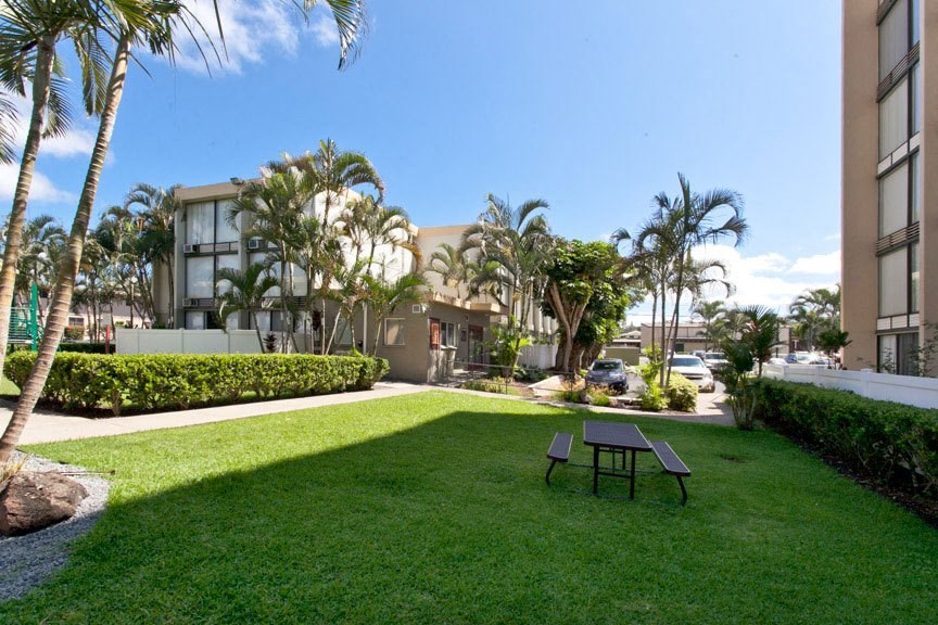 Palms of Kilani Exterior Seating Area at Palms of Kilani, Wahiawa Hawaii
