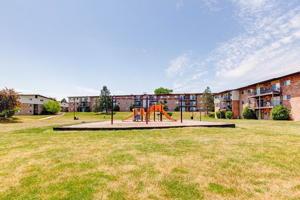 playground and apartment buildings at Willow Hill Apartments, Illinois