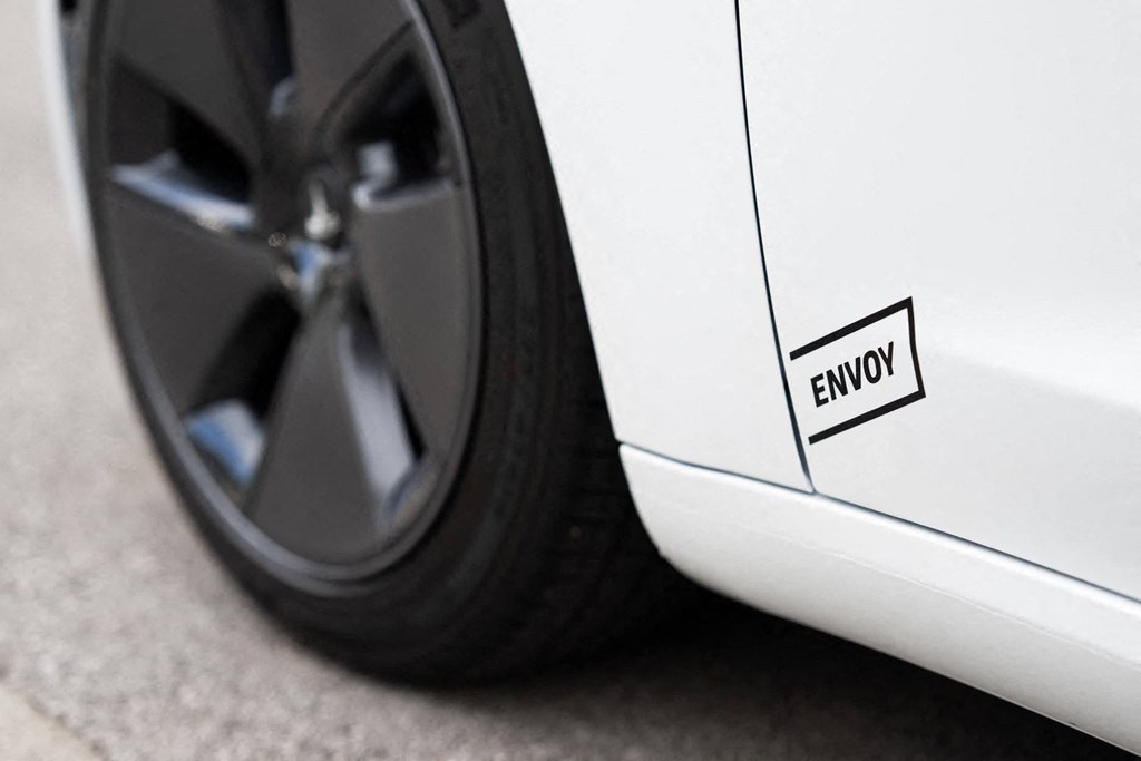 the wheel of a white car with a punctured tire  at The Belden Stratford, Illinois