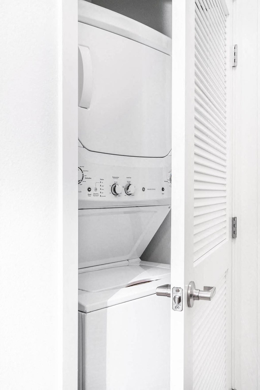 Laundry at G12, Los Angeles, 90015