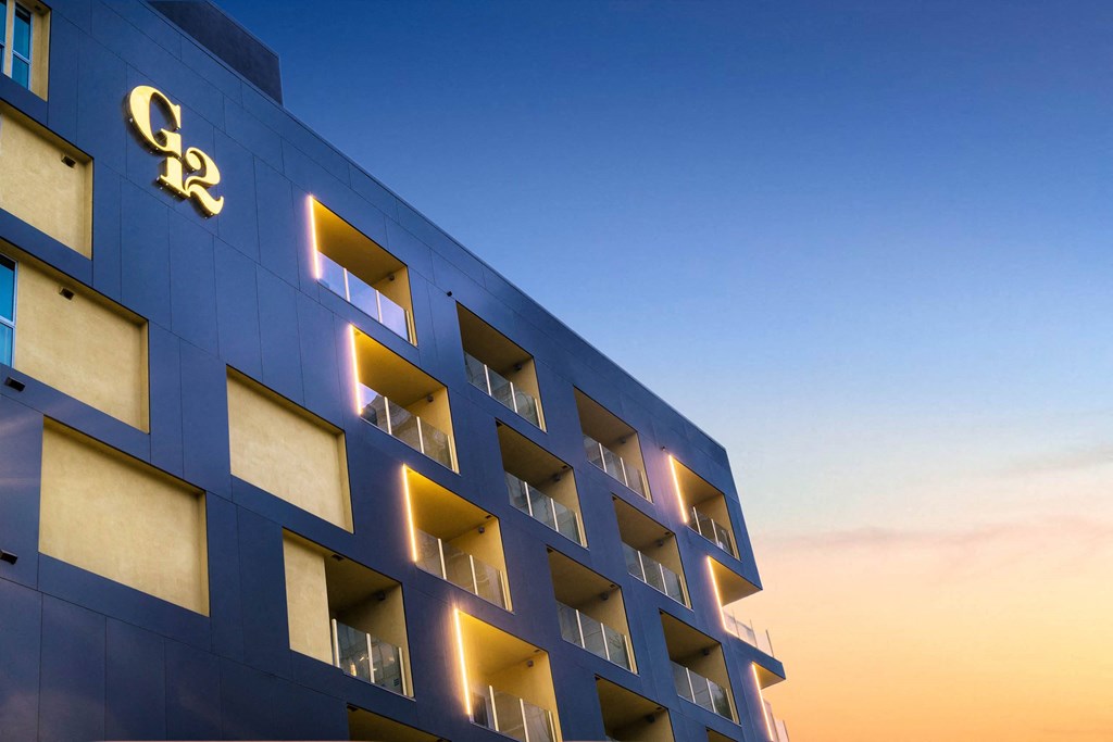 Twilight at G12, Los Angeles