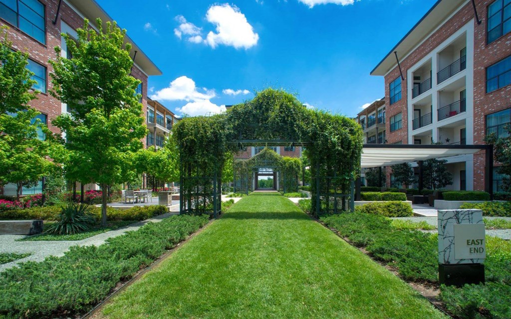 Gramercy on the Park Exterior Lawn at Gramercy on the Park, Dallas