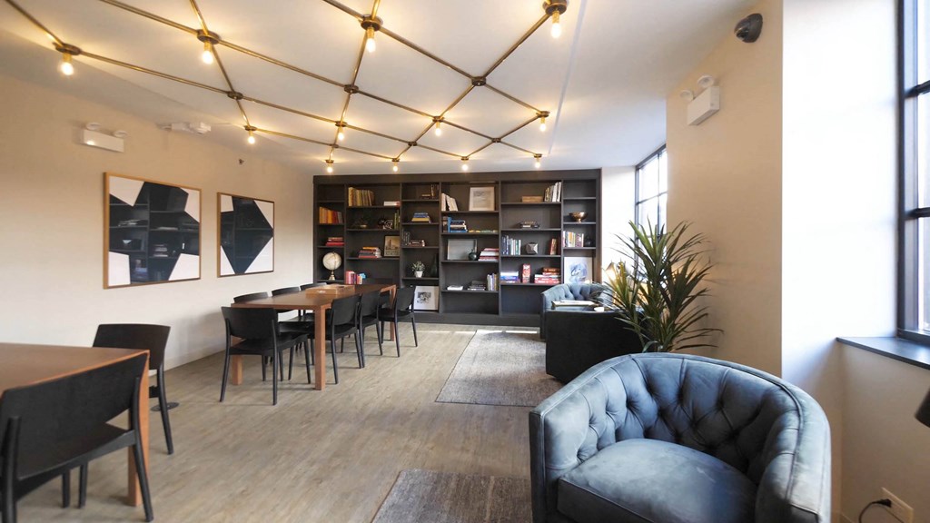 Coffee Lounge at River North Park Apartments, Chicago, 60654