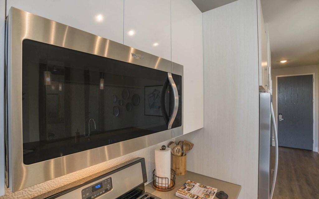 Electric Appliances at The Elle Apartments, Illinois, 60605