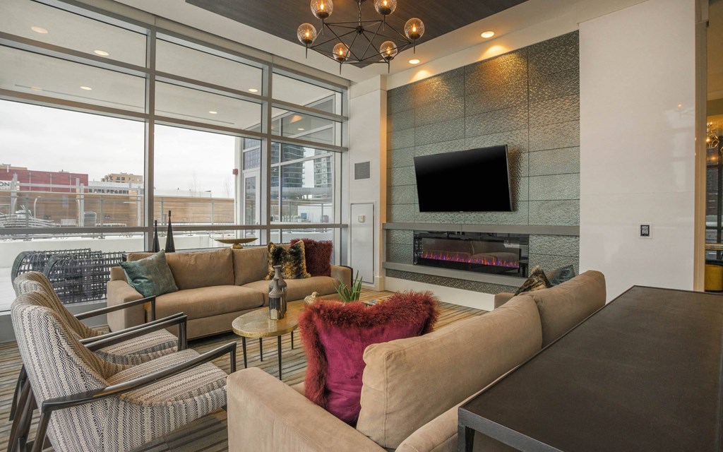Lounge With TV at The Elle Apartments, Chicago, 60605