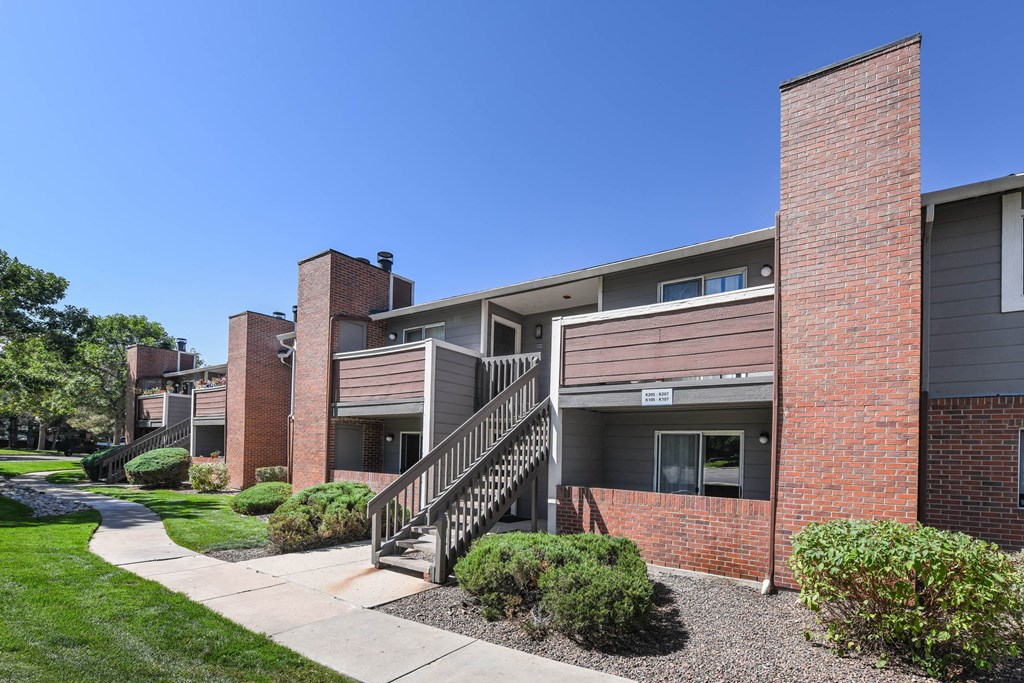 our apartments offer a walkway to the entrance of our building at Verona, Littleton, Colorado