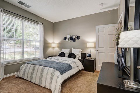 Bedroom with gray walls and white bedding at Wyndchase Aspen Grove Apartments, Franklin