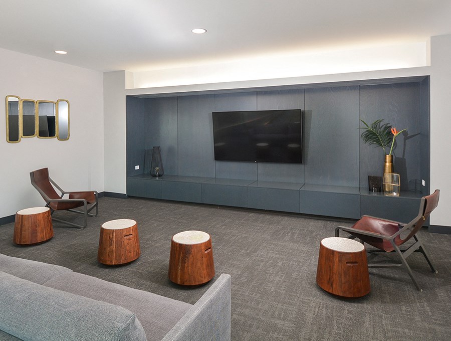 community lounge area | The Montrose Apartments in Chicago, IL