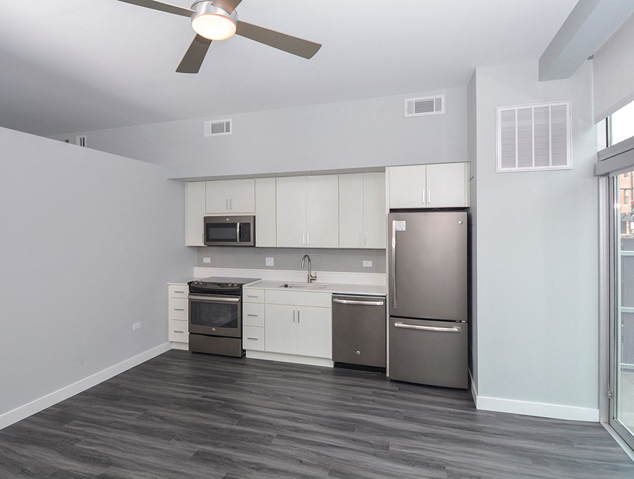 stainless steel appliances | The Montrose Apartments in Chicago, IL