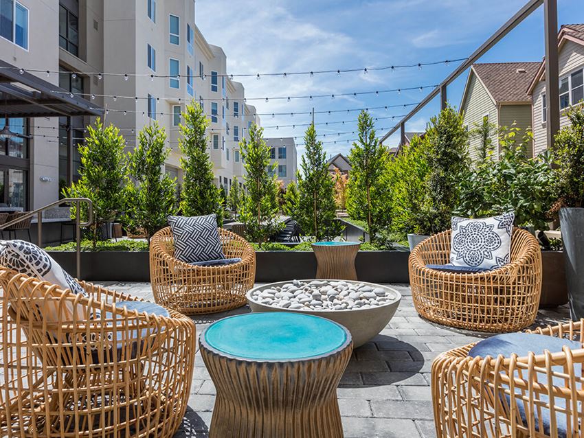 Courtyard seating area - Photo Gallery