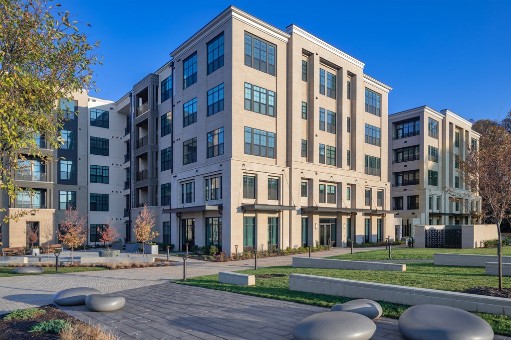 Building Exterior View at The Colony, Charlotte, 28211