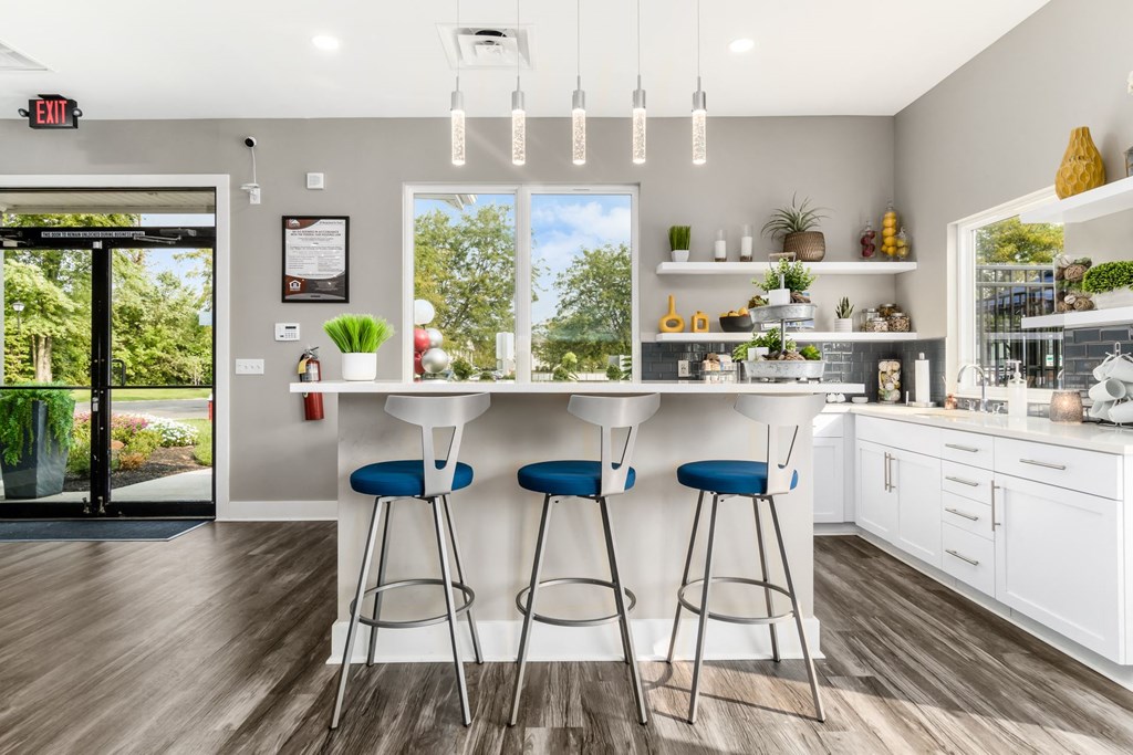 A kitchen with a bar area and a view of the outdoors. at Estates at Brentwood Lake Apartments, Ohio, 43068