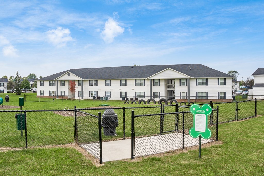 dog park area at Estates at Brentwood Lake Apartments, Ohio