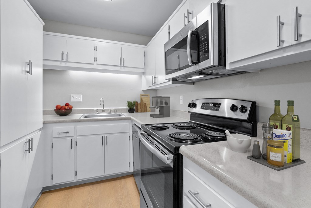 the preserve at ballantyne commons apartment kitchen