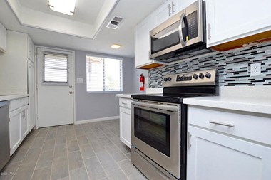 3818 E. Earll Dr 2 Beds Apartment for Rent