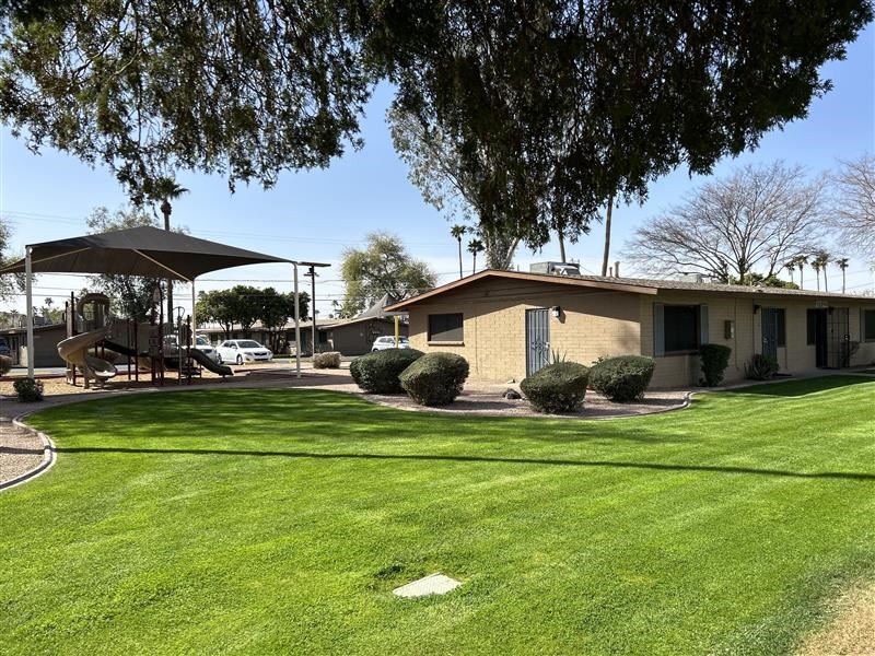 Lush Green Landscape at Paradise Village Apartments, Phoenix, 85032