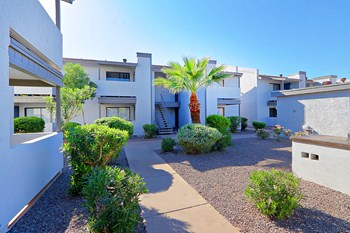 1720 E. Monte Vista Road 2 Beds Apartment for Rent - Photo Gallery 3