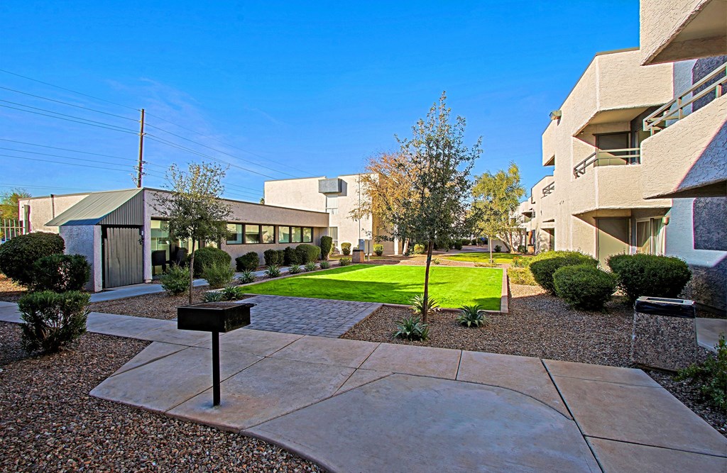 the preserve at ballantyne commons apartments courtyard and exterior