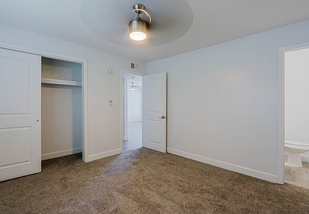 A room with a carpeted floor and a ceiling light.