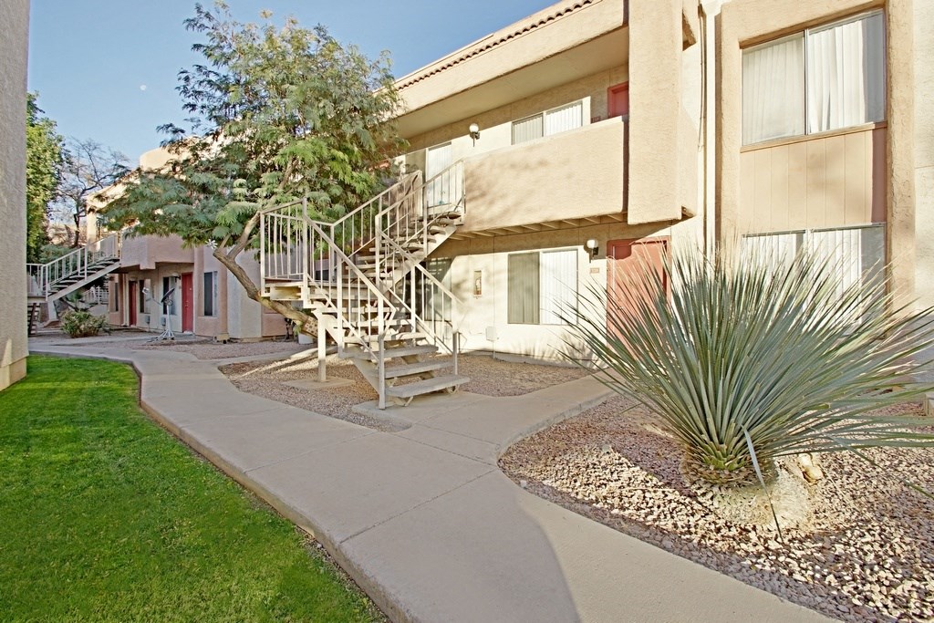 a view of the outside of the building