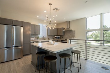 233 S. Roosevelt St 2-3 Beds Apartment, Townhouse for Rent - Photo Gallery 5