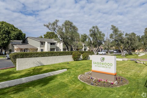 the sign for sagwood park at the entrance of the community