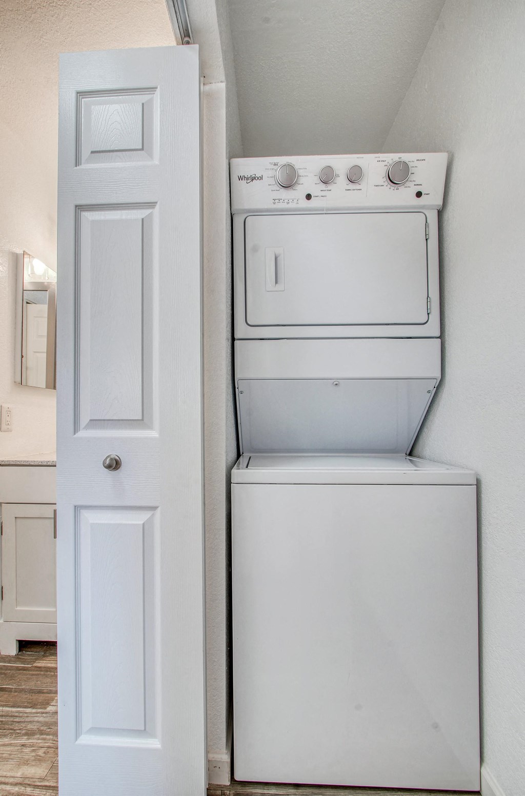 Studio with Washer and dryer