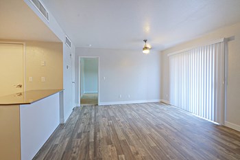 8215 N. Oracle Rd 1-3 Beds Apartment for Rent - Photo Gallery 3