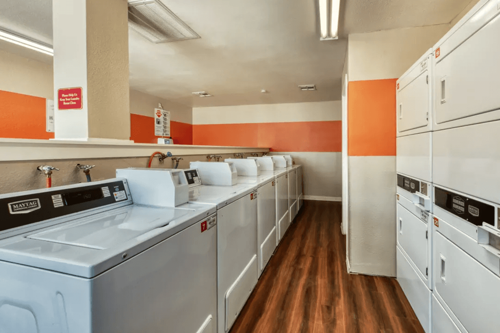 Laundry Room at Gilbert Square Apartments, Arizona, 85203
