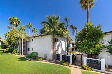 325 W Pasadena Avenue 1-2 Beds Apartment for Rent