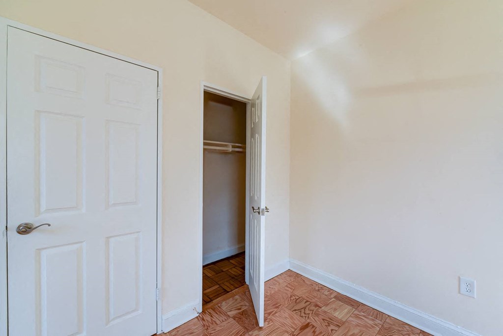 vacant bedroom with hardwood flooring and closet at 1401 sheridan apartments in washington dc