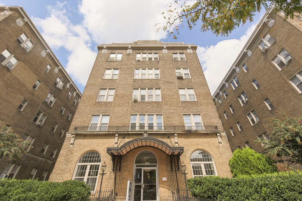Chatham-Courts-Apartments-Exterior-Building-Shot
