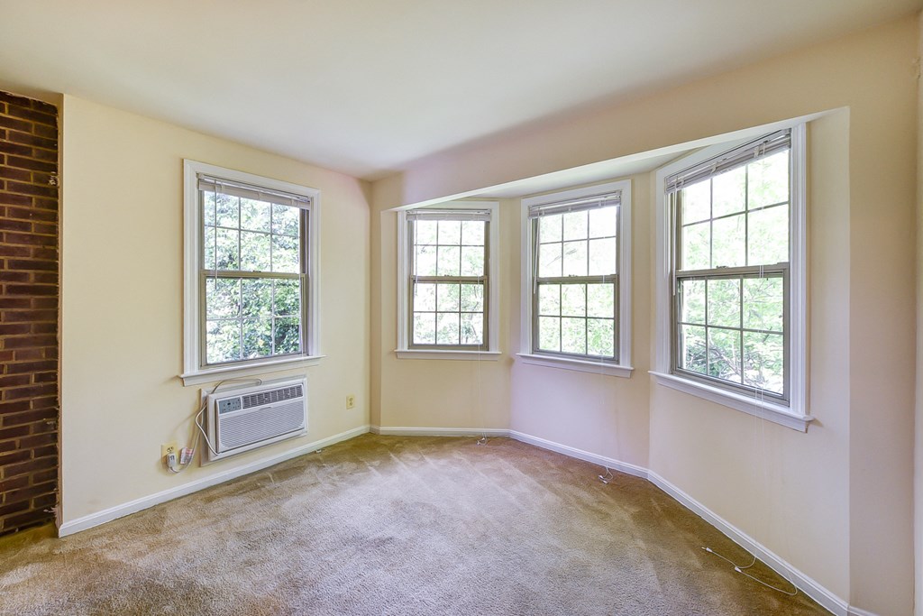 vacant sunroom with bay windows  at  2629 39th Street apartments in washington dc