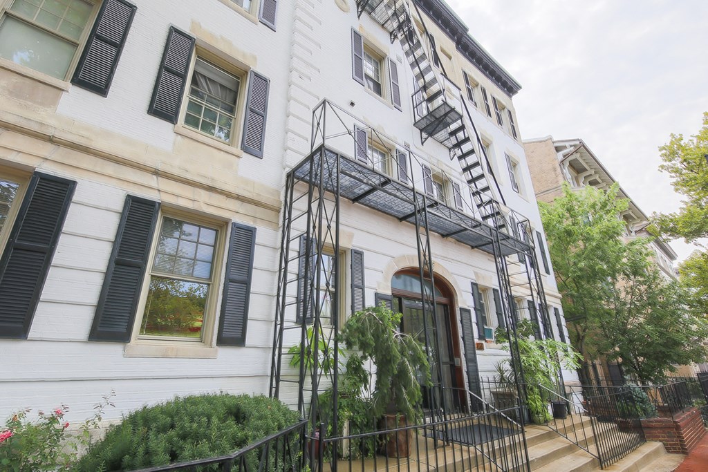 stone exterior of 3151 mount pleasant apartments in washington dc