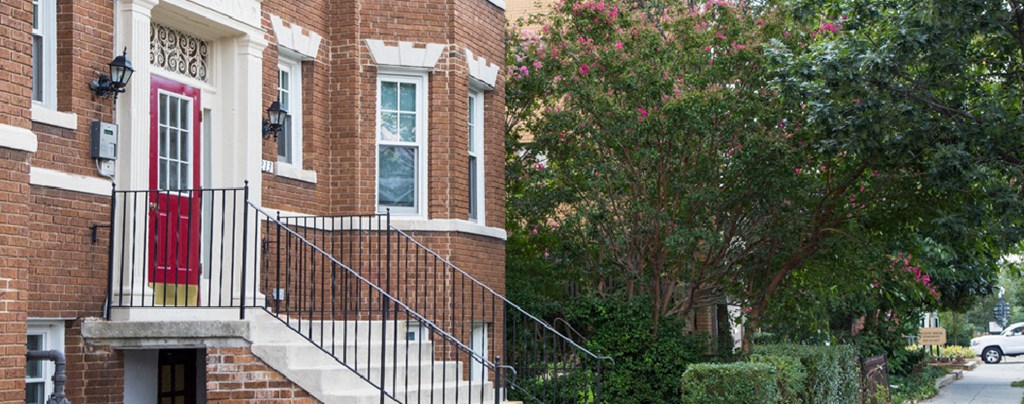 stone exterior of 3212 Wisconsin apartments in washington dc