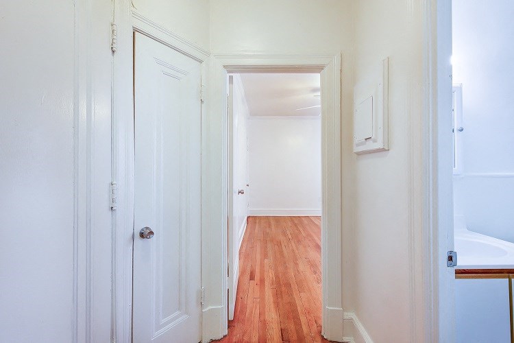 3213-Wisconsin-Avenue-Hallway