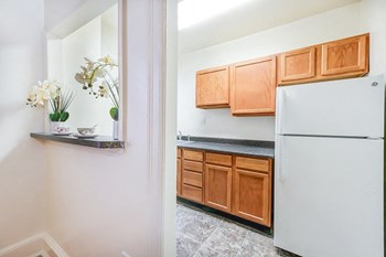3213 Wisconsin Avenue Breakfast Bar and Kitchen 3213-Wisconsin-Avenue-Breakfast-Bar-and-Kitchen - Photo Gallery 4