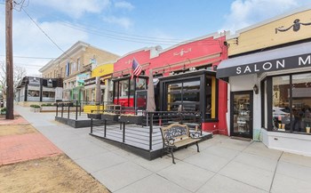 Restaurants-on-Wisconsin-Avenue - Photo Gallery 14