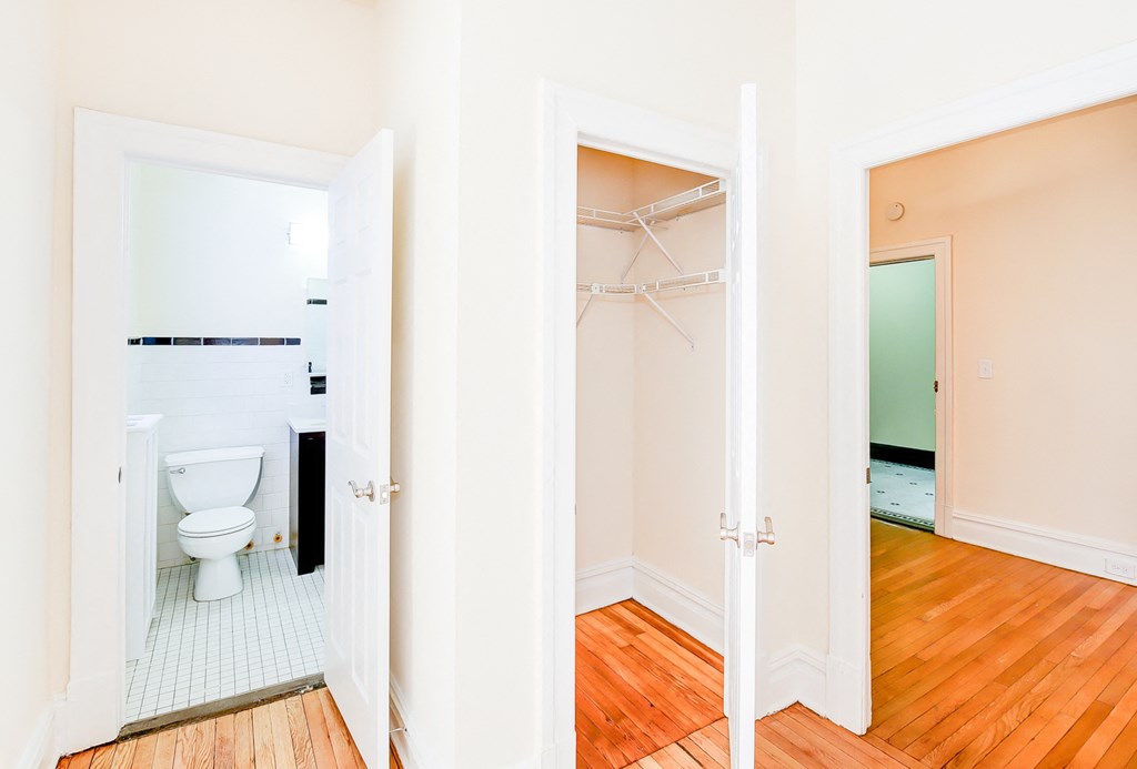 Chatham-Courts-Apartments-Closets