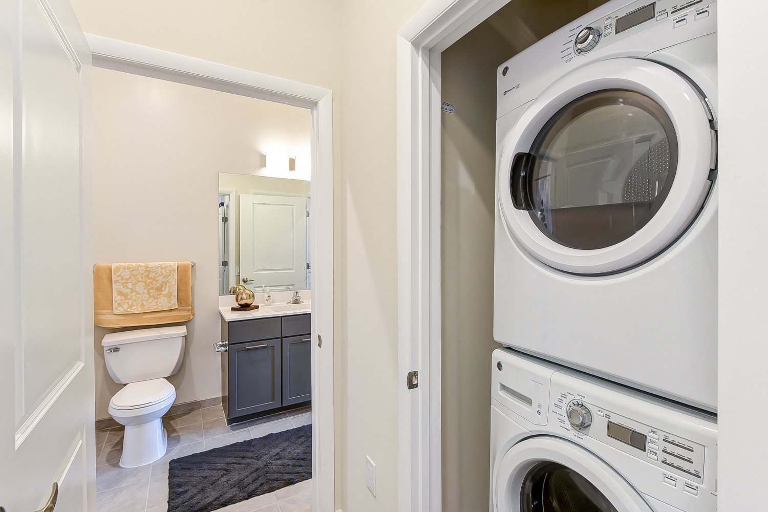 City-View-Apartments-SE-Washington-DC-Affordable-Bathroom-Washer-Dryer