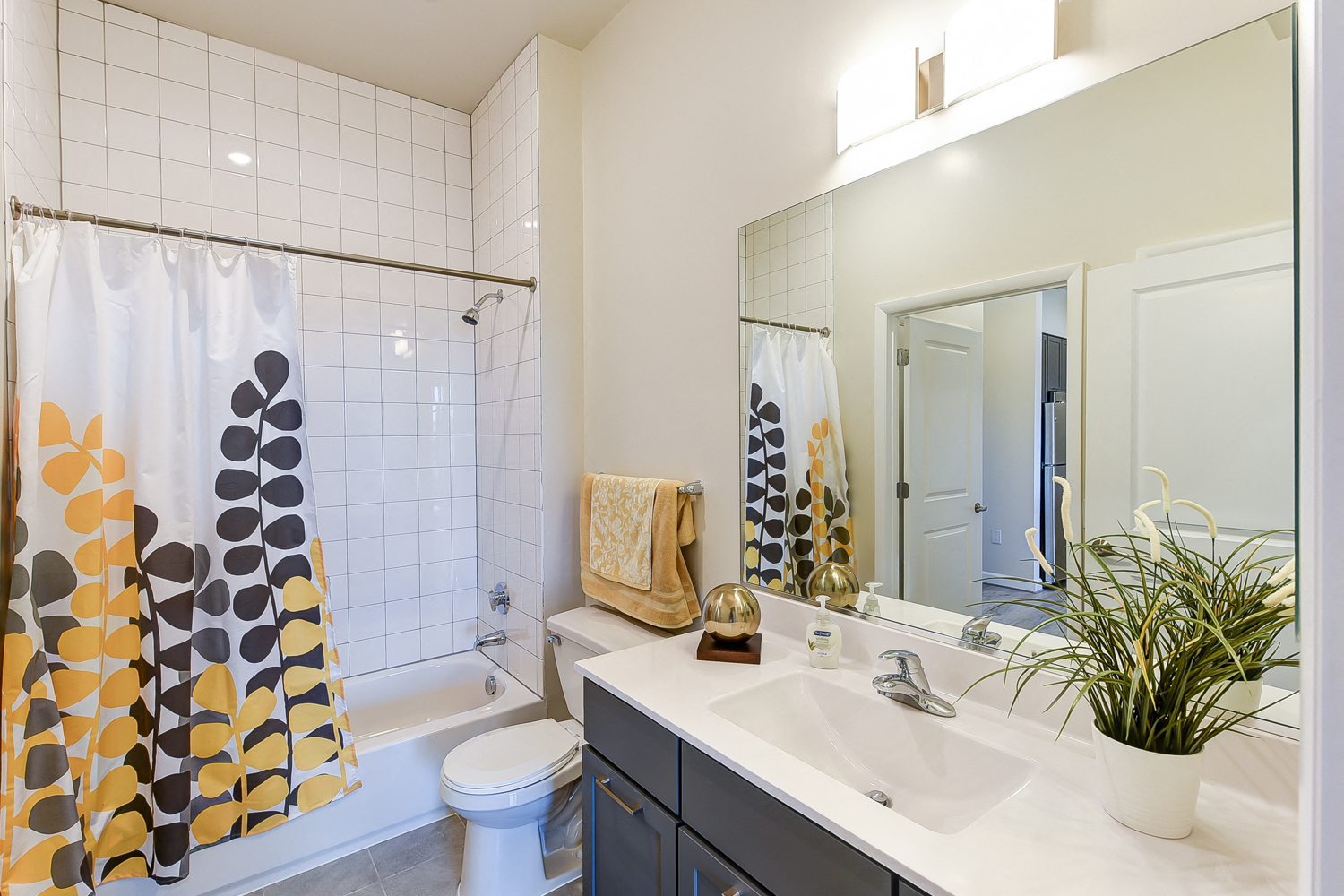 City-View-Apartments-SE-Washington-DC-Affordable-Bathroom