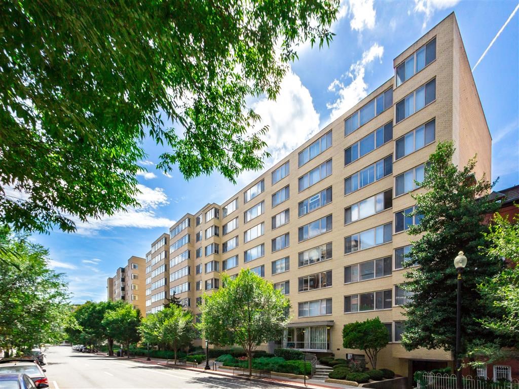 exterior of brunswick house apartments in dupont circle washington dc