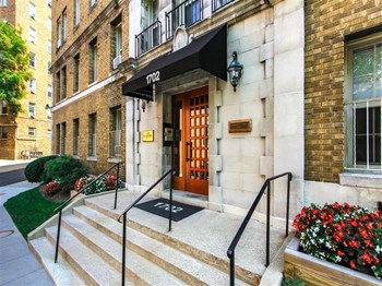 Front-Entrance-Parkside-Apartments Front-Entrance-Parkside-Apartments - Photo Gallery 3