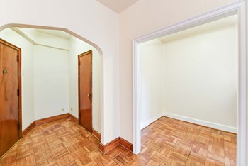vacant entrance with hardwoord floors at eddystone apartments in washington dc - Photo Gallery 5