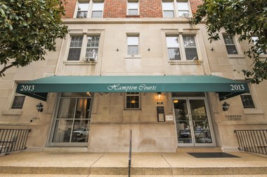 Hampton-Courts-Apartments-Awning